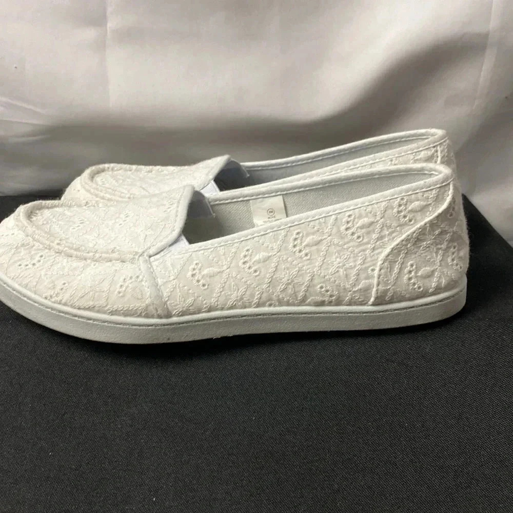 CORAL BAY MOZIE WOMENS SIZE 8 WHITE EYELET SLIP ON LOAFER COMFORT SHOE CLEAN - Picture 6 of 14